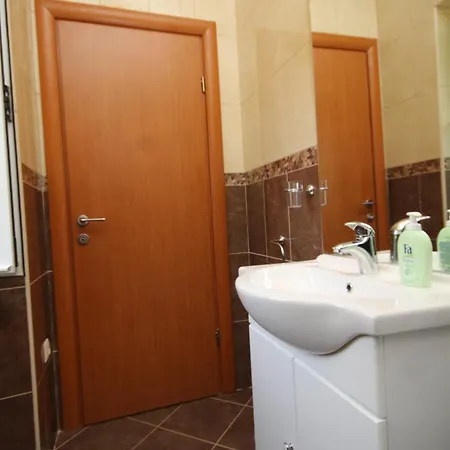 Vis 2435c Apartment *