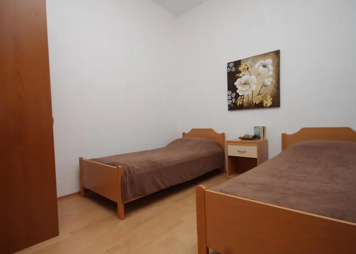 Apartment 2435c Vis